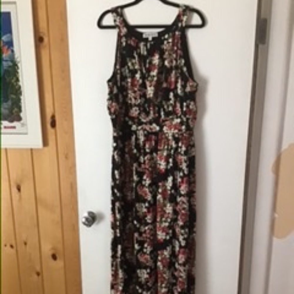 Women’s plus sleeveless maxi dress